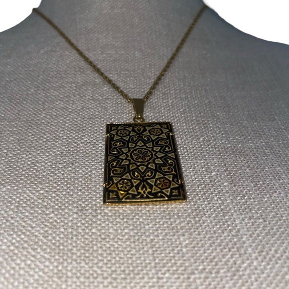 Damascene Spanish Black Gold Engraved
Inlay Geometric Vintage Pendant Necklace - Picture 4 of 16
